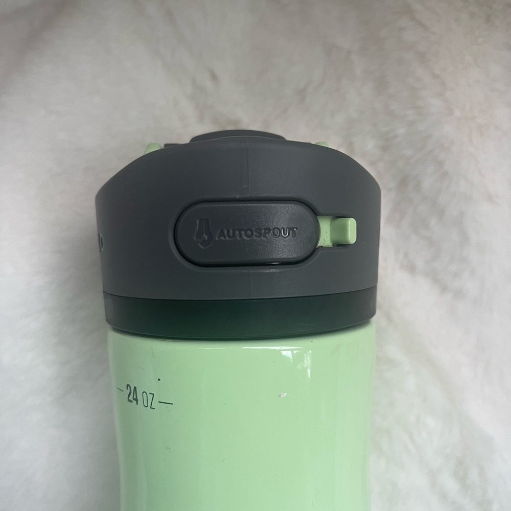 Contigo 24oz lime green tumbler includes straw - Picture 2 of 4